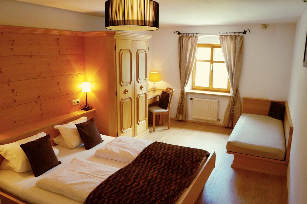 Gasthof Zum Schupfen Hotel Innsbruck Room photo